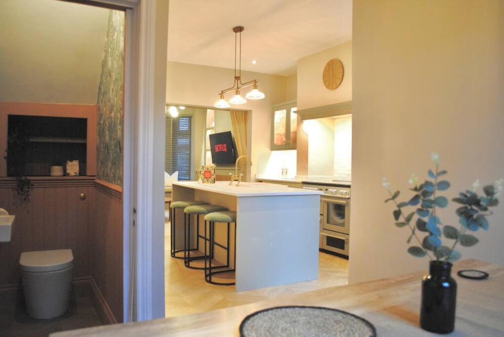 Villa Cosy Renovated House In Warrington Esterno foto