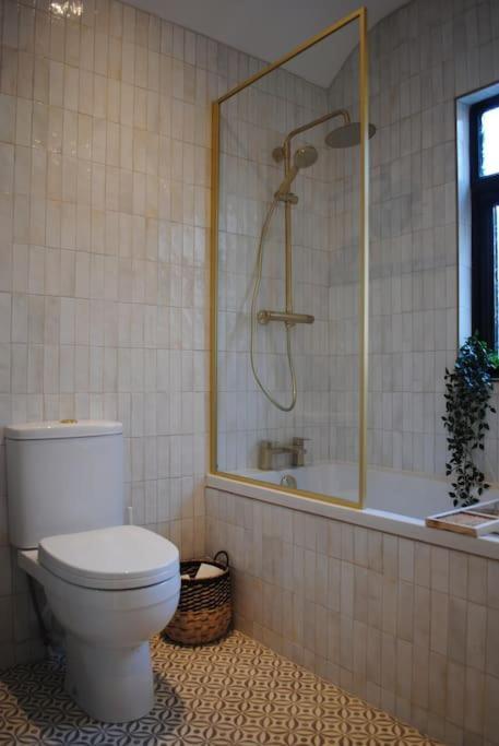 Villa Cosy Renovated House In Warrington Esterno foto