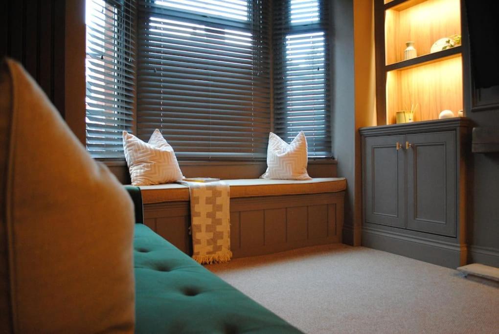 Villa Cosy Renovated House In Warrington Esterno foto