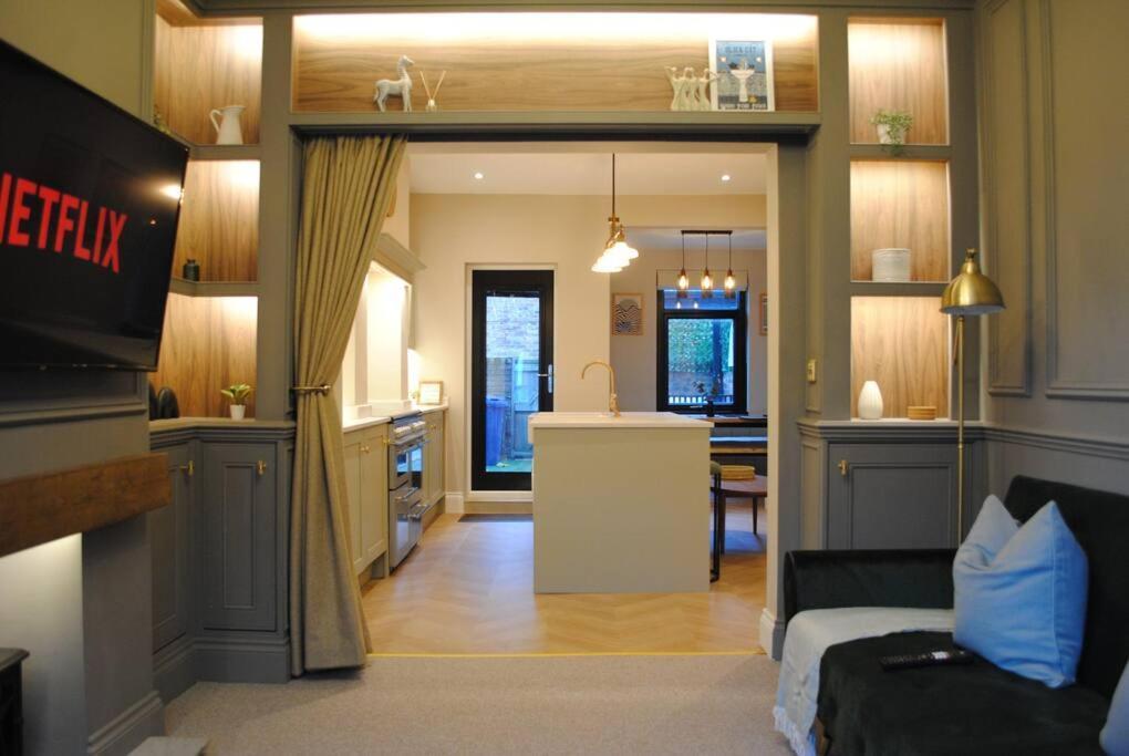 Villa Cosy Renovated House In Warrington Esterno foto